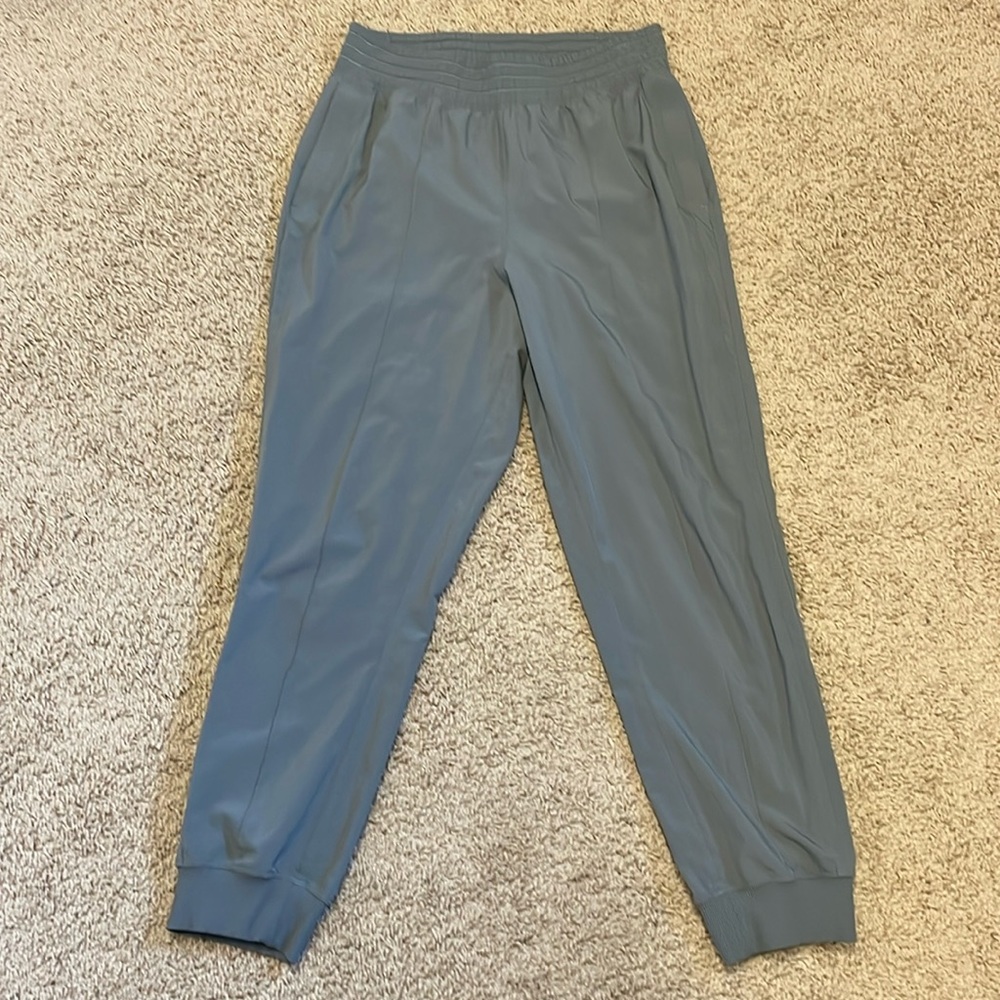 Lululemon Wanderer Cropped Jogger Size 6